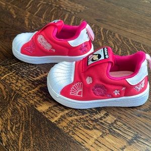 NWOT adidas sneakers disney mulan character - size 4k